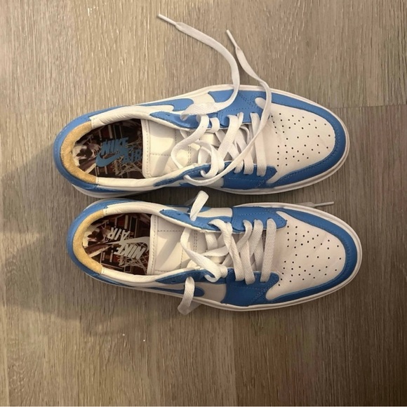 Nike platform jordan 1’s, only worn twice!! Comes with a Jordan charm and box. - Picture 4 of 4